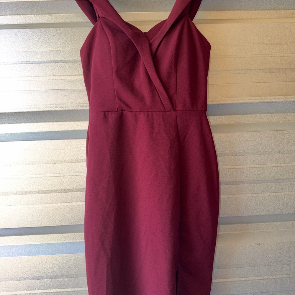 Elegant Burgundy V-Neck Sheath Dress
